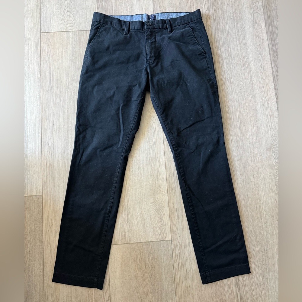 Gap Men’s Modern Khakis in Skinny Fit
